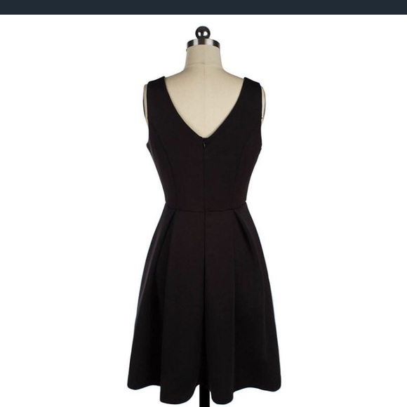 Black dress - Picture 3 of 4